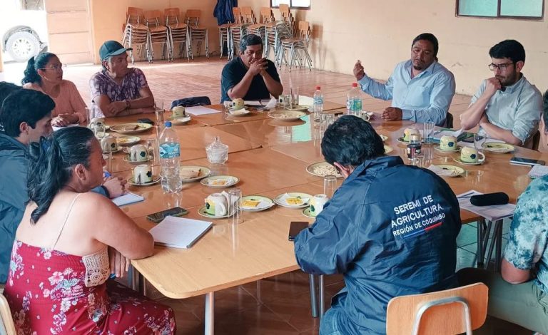 Seremi de Agricultura se reúne con representantes de Control Pisquero y agricultores de Monte Patria en el marco de la crisis hídrica