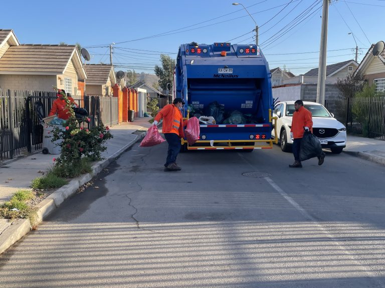 Municipio de Ovalle llama a no botar botellas ni vidrios rotos en los residuos domiciliarios