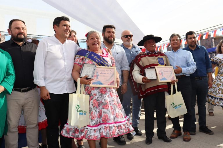 Monte Patria: 1400 personas dieron vida a nueva versión del Campeonato Regional de Cueca del Adulto Mayor