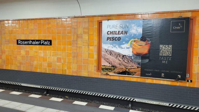 Campaña de promoción del pisco se toma las estaciones del metro en Berlín