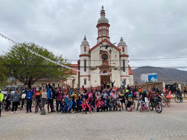 Con cicletada familiar se conmemoró el Día Mundial de la lucha contra el cáncer de mama en Sotaqui