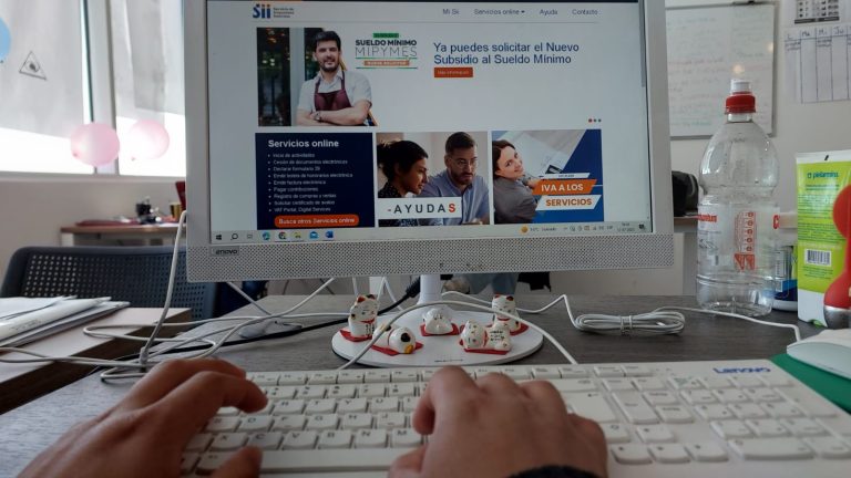 Estudiantes de la ULS apoyan a emprendedores y contribuyentes para realizar trámites tributarios