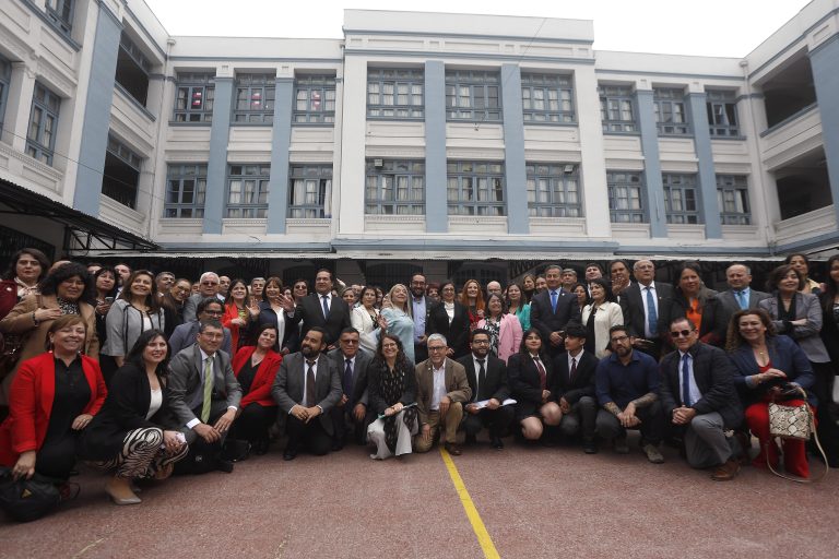 Los 80 nuevos Liceos Bicentenario inician firma de convenios con el Mineduc para ingresar a la red 