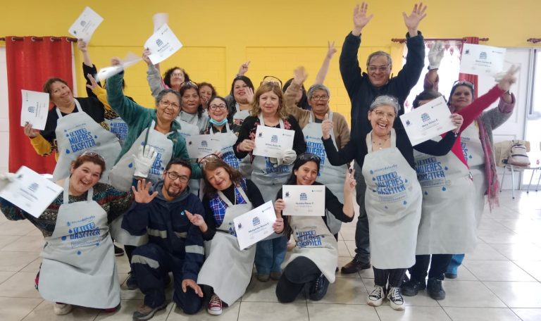 Mujeres de Ovalle participaron en talleres de gasfitería de Aguas del Valle