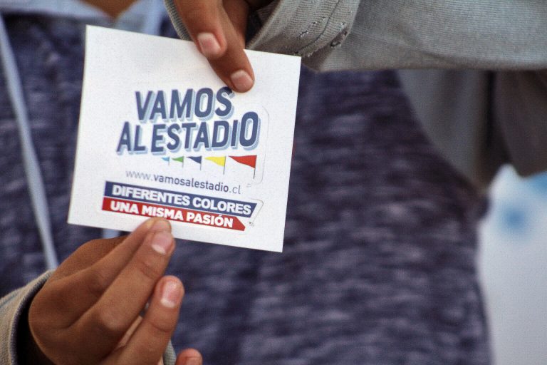 Niños y niñas de residencia familiar disfrutan de partido de fútbol gracias a la iniciativa “Vamos al Estadio”