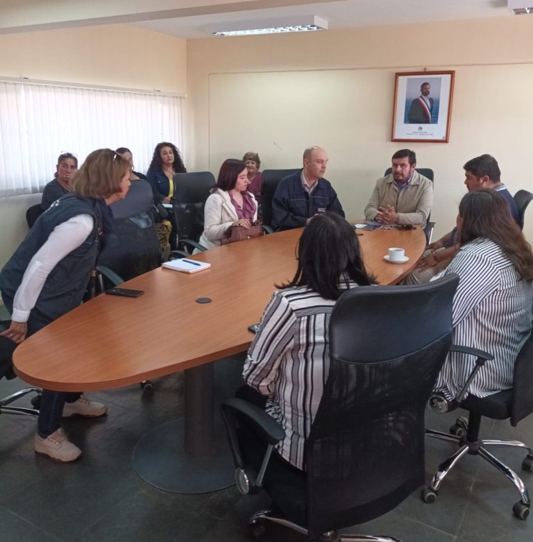 SEC Coquimbo y La Higuera firman convenio que permite a la comunidad reportar sus dudas y reclamos en el municipio