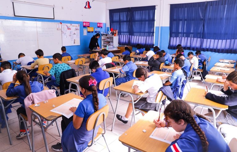 Autoridades del Mineduc supervisan el inicio de la aplicación del Simce para 4° básico en todo el país