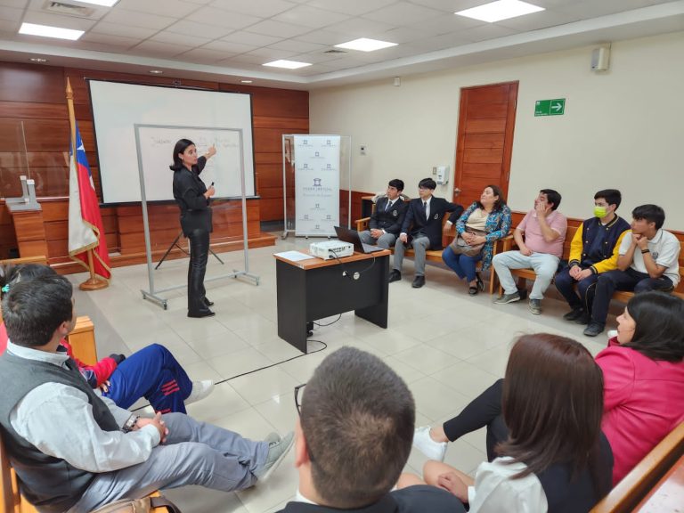 Juzgado de Familia de Ovalle realiza conversatorio con estudiantes de la comuna