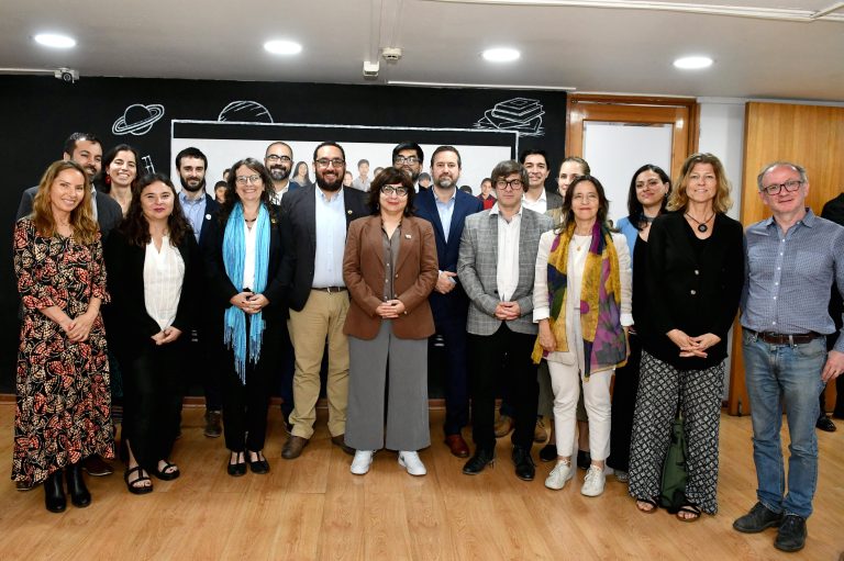 Organizaciones de la sociedad civil se reúnen con autoridades del Mineduc