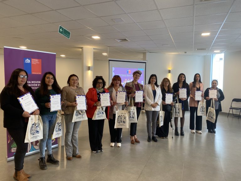 SernamEG certifica a más de 60 mujeres como líderes en espacios de toma de decisión social y política