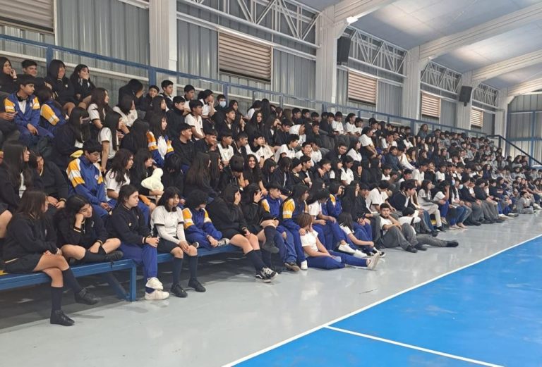 Estudiantes de Andacollo, Ovalle e Illapel presencian obras de teatro para fortalecer convivencia y aprendizajes