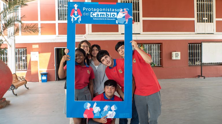 840 comunidades educativas de todas las regiones del país serán parte del programa “Protagonistas del Cambio” en 2024