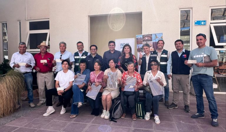 Apicultores Monte Patria afectados por la mortandad de sus abejas obtienen recursos para rehabilitar sus producciones