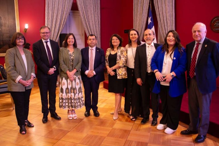 Gobierno lanza política “Más Mujeres Científicas”, que busca reducir brechas de género en carreras STEM