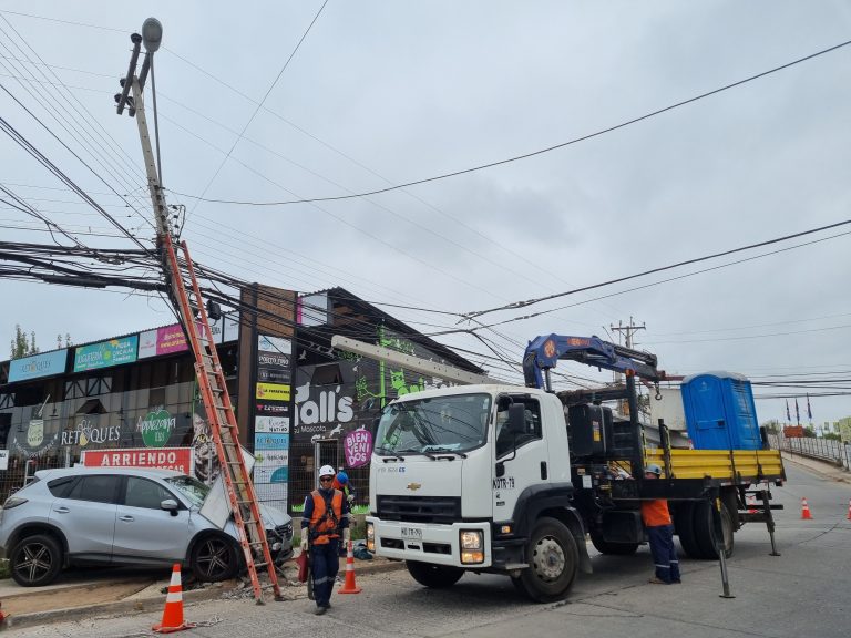 Más de 239 mil familias han quedado sin energía a causa de choques de postes en la Región de Coquimbo
