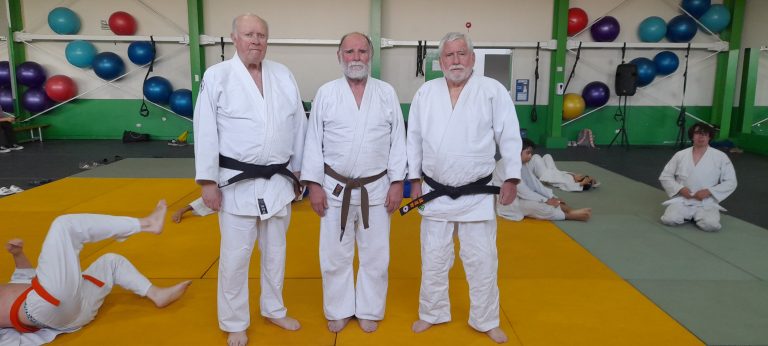 Médico ovallino rinde examen para obtener nuevo grado en Judo