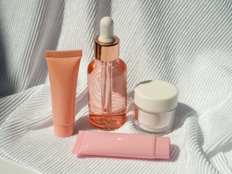 ¿Sabes si tus productos cosméticos cumplen con lo que prometen? Estudio del SERNAC detecta brechas entre efectividad y promesas publicitarias