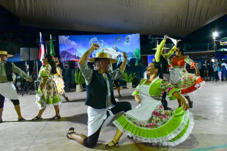 Autoridades locales inauguran Feria Costumbrista de Río Hurtado