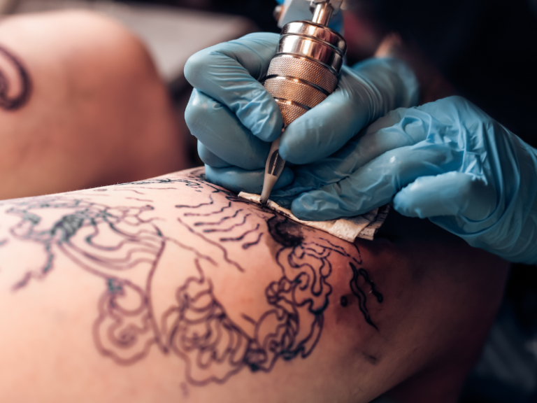 Seremi de Salud entrega las recomendaciones para prevenir los riesgos sanitarios al realizarse tatuajes