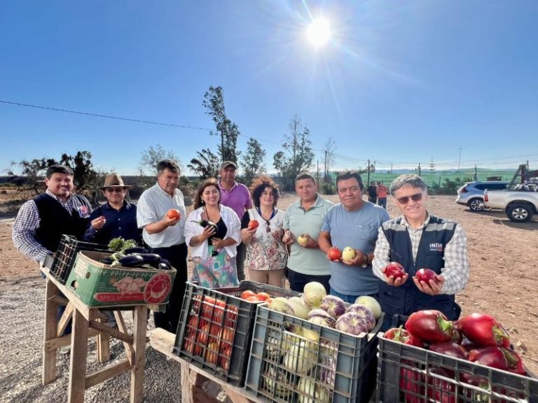 Ministro de Agricultura inauguró packing de cooperativa ovallina y visitó a usuarios de INDAP de Choapa