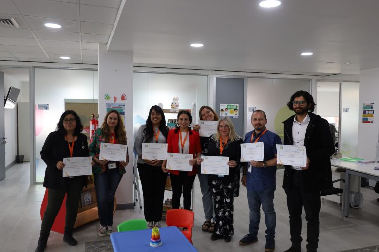 Funcionarios se certifican en nuevo modelo de evaluación para familias postulantes a procesos de adopción y acogida