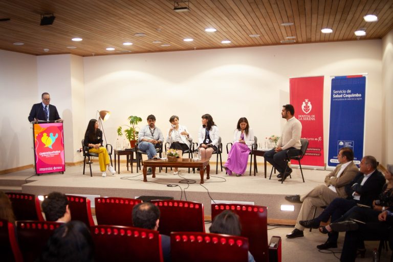 Ministra de Salud visita la región para liderar conversatorio sobre cáncer en La Serena