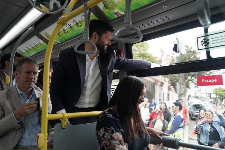 Presidente de la República viaja en bus eléctrico y recorre parte del futuro servicio Coquimbo-La Serena