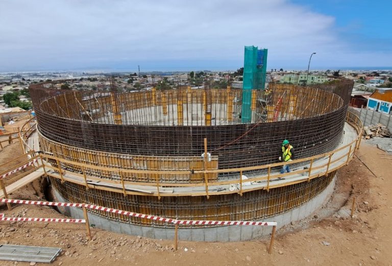 Un 75% de avance presenta nuevo estanque de Aguas del Valle que beneficiará a 55 mil habitantes de La Serena