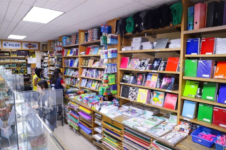 Entregan recomendaciones para la compra de útiles, textos y uniformes escolares