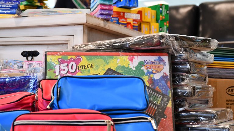 Corte de La Serena entrega útiles escolares para niños, niñas y adolescentes en situación de vulnerabilidad