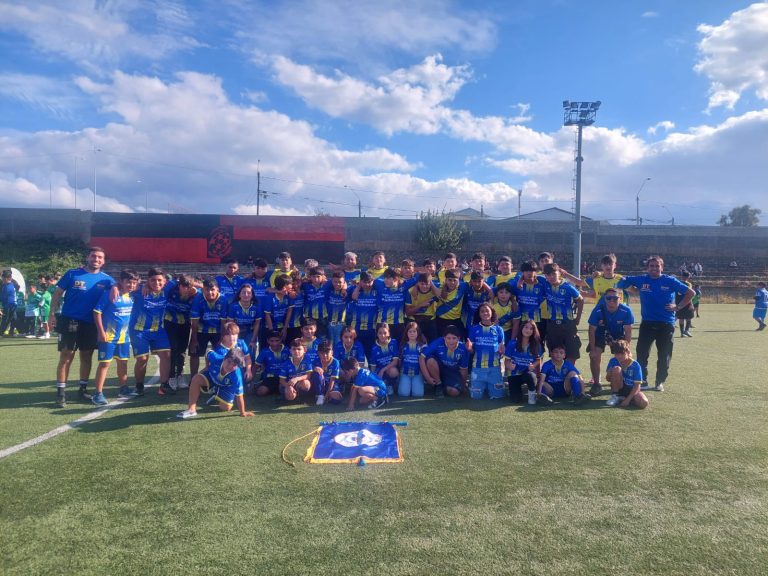 Niños y niñas de Paihuano viajan a Puerto Montt a participar en campeonato de fútbol