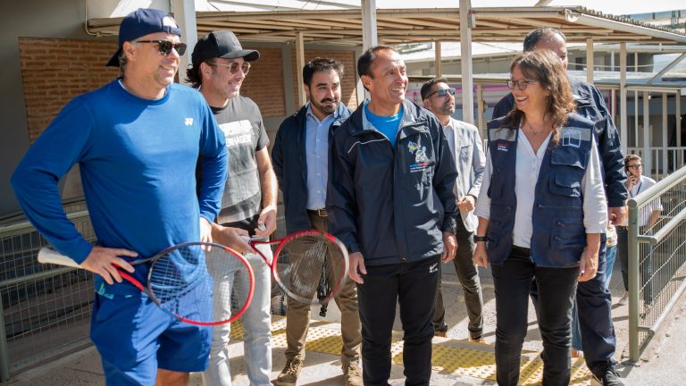 Ministerio de Educación y del Deporte visitan Escuelas Abiertas junto a destacados extenistas nacionales 