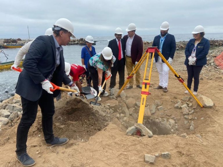 Instalan primera piedra de la nueva caleta de Talquilla comprometida por el Presidente Boric