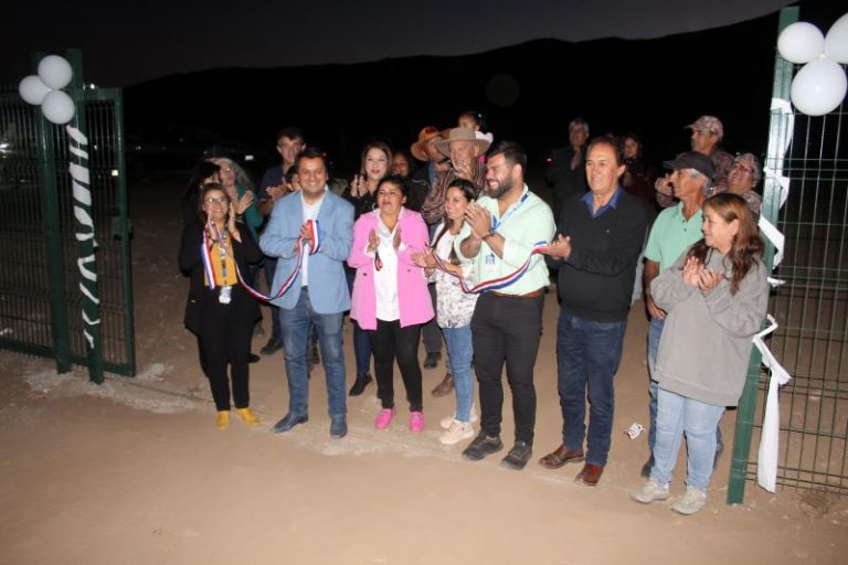 Quebrada Alegre de Talhuén inauguró el cierre perimetral de su recinto comunitario