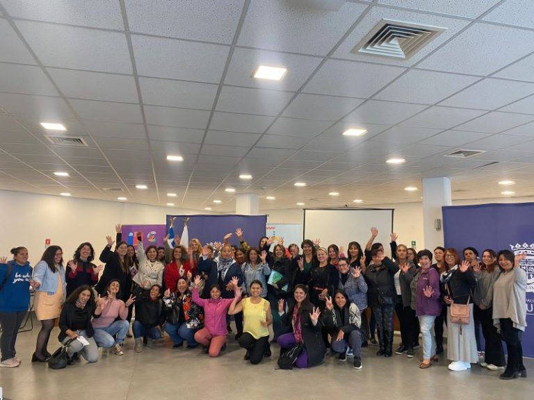 Cerca de 50 jefas de hogar de Coquimbo se informan sobre la Ley de pago efectivo de pensiones de alimentos