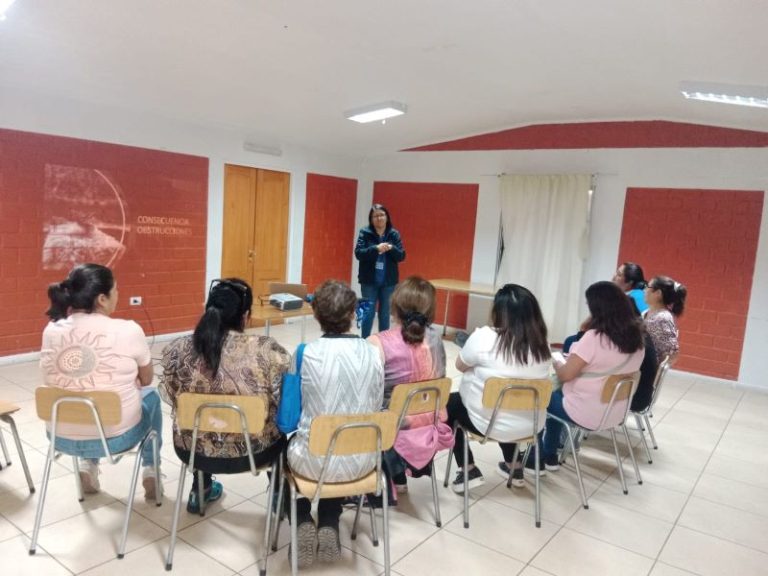 Vecinos de Ovalle participan en talleres de Aguas del Valle sobre el buen uso del alcantarillado