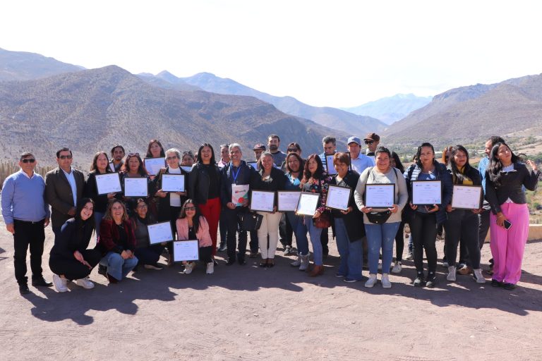 En Río Hurtado: 49 vecinos y vecinas reciben nuevas oportunidades de capacitación