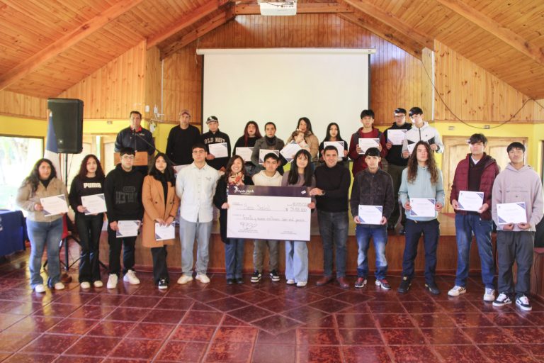 Municipio de Monte Patria entrega 146 nuevas becas sociales de educación superior