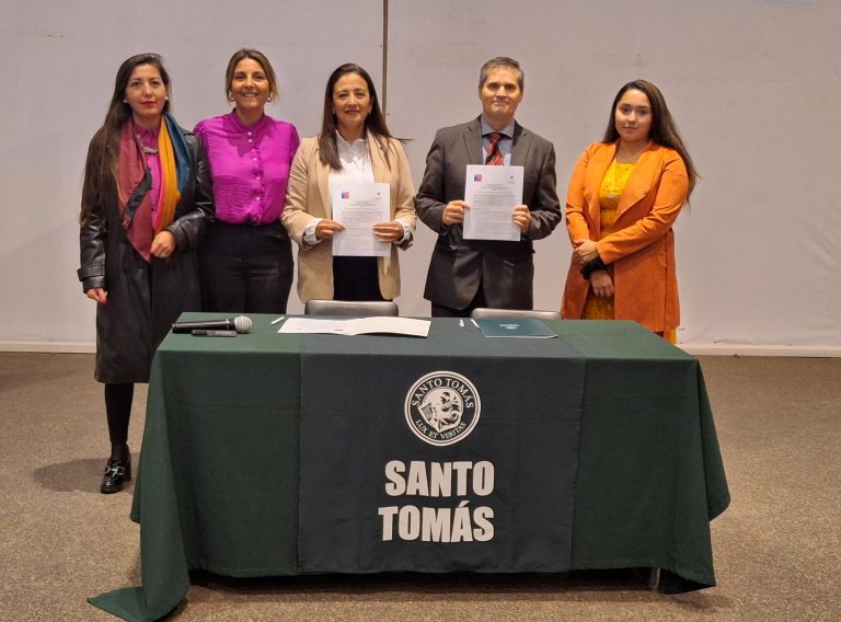 Servicio de Reinserción Social Juvenil y Santo Tomás firman convenio que beneficiará a jóvenes de la región