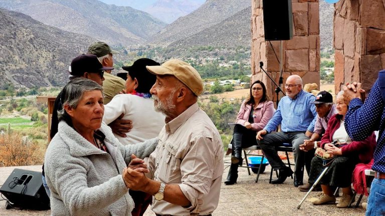 50 personas mayores de la comuna de Río Hurtado reciben apoyo y acompañamiento del Programa Vínculos