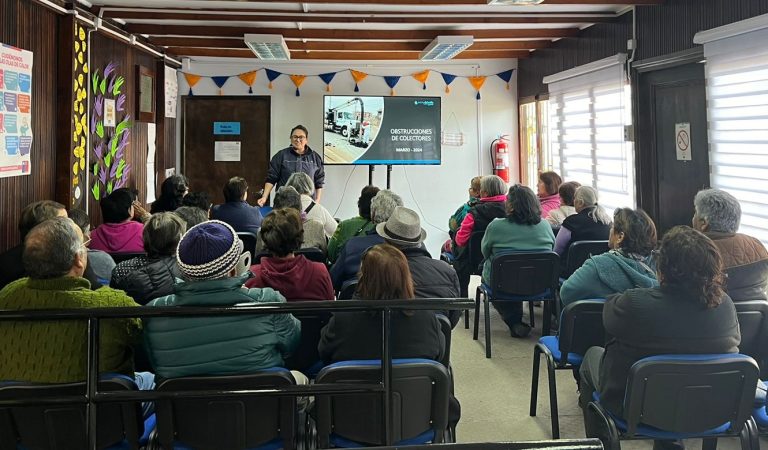 Vecinos de Limarí y Choapa participan en talleres sobre el buen uso del alcantarillado