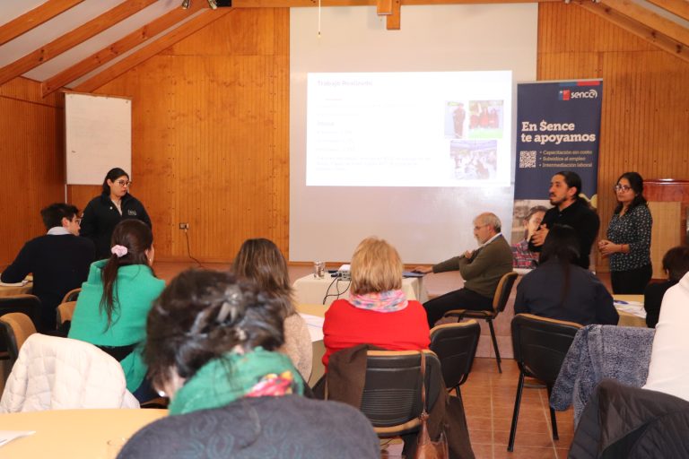 OMIL de la región se capacitan en Ley Karin y 40 Horas para entregar atención integral a sus usuarios y usuarias