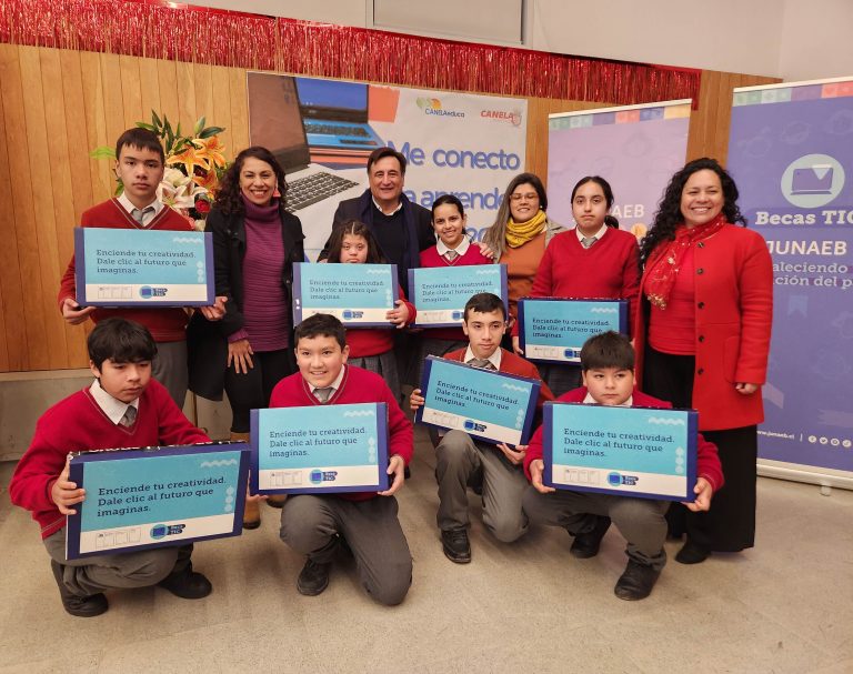 Comenzó entrega de 6 mil computadores a estudiantes de séptimo básico de la Región