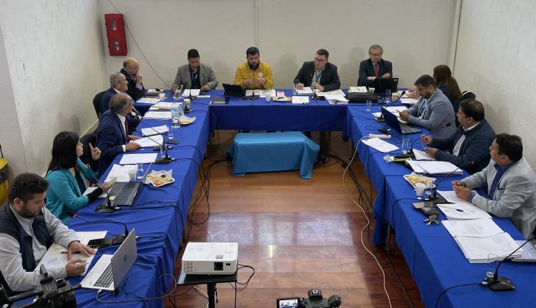 Se querellan contra ex funcionario que ofició de alcalde subrogante en municipio limarino sin sustento legal