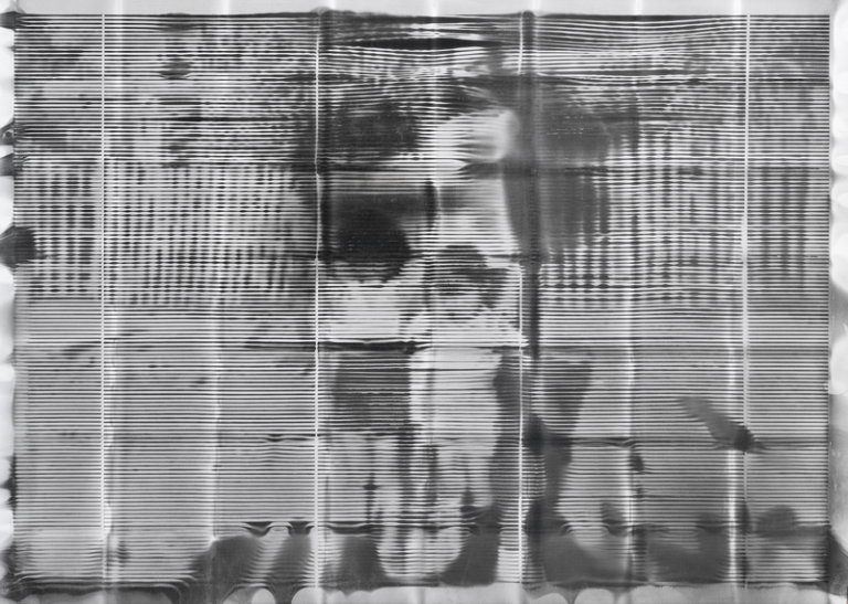 Fragmentos de humo y memoria llegan a la galería HMS de agosto