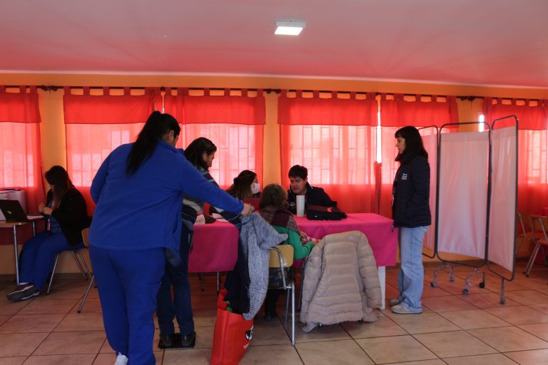 Realizan operativo de Salud Integral a integrantes de la Junta de Vecinos Cancha Rayada