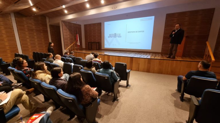 Equipos de gestión y traslado de pacientes de la red asistencial pública se reúnen para fortalecer el trabajo entre instituciones
