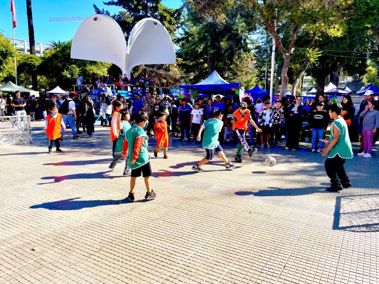 Miles de personas disfrutaron de la Fiesta Familiar en la plaza de armas de Ovalle