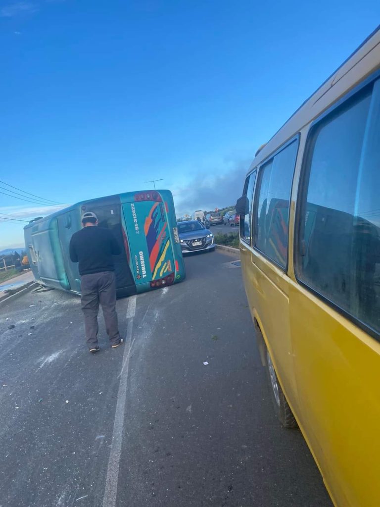 Cuatro heridos en volcamiento de bus en Ruta Ovalle-La Serena