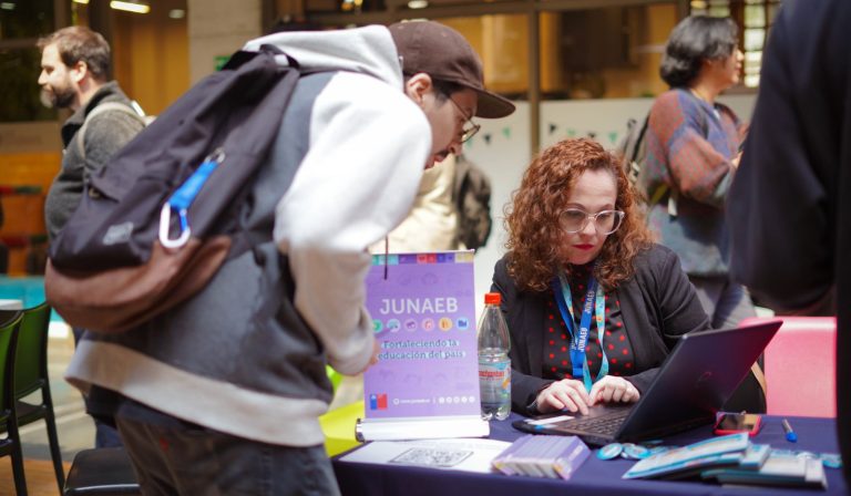 Junaeb llama a realizar el trámite de renovación de becas